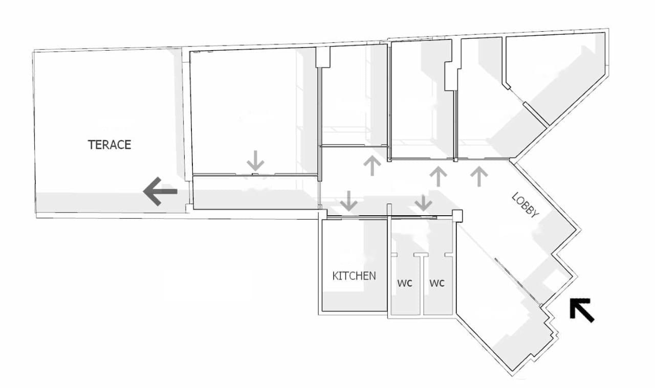 Floor plan: lobby, rooms, kitchen, two toilets and terrace